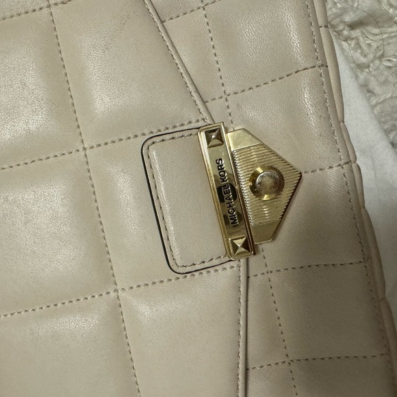 Michael kors purse - Picture 9 of 9